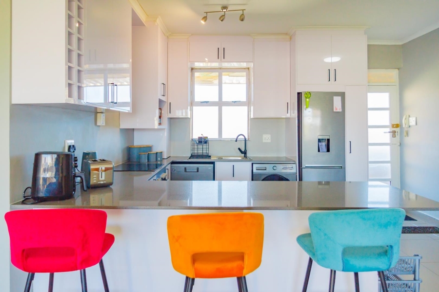 To Let 3 Bedroom Property for Rent in Sea Point Western Cape